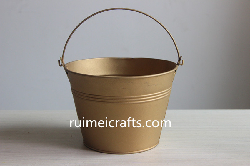 matt color tin bucket with handle.JPG